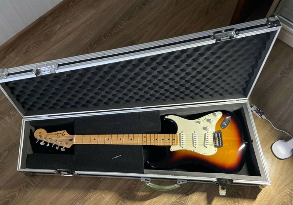 Fender strat mn bsb + Vox комбик + 8 педалей + кейс + коммутация