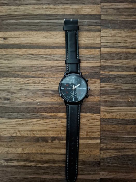 Nowy czarny zegarek męski