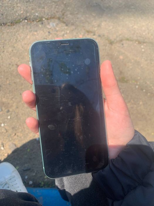 Продам мобильный телефон,айфон 11