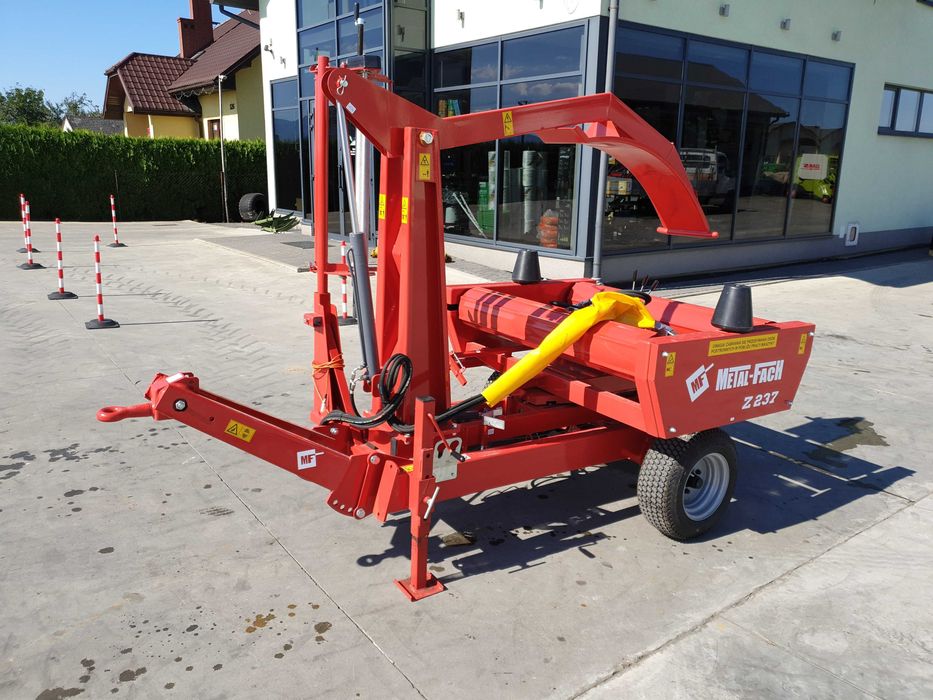 Owijarka samozaładowcza Metal-Fach Z237 - Załadunek Tylny - Promocja!