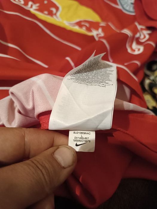 Продам футболку  в ідеальному стані  без дефектів