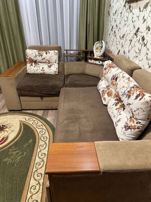 Диван кутовий в хорошому стані