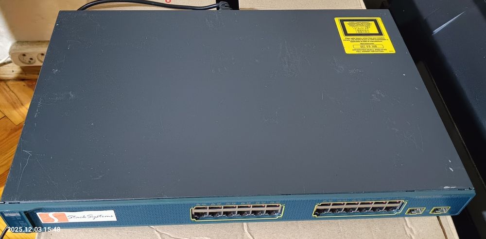 комутатор Cisco Catalyst 3560G-24TS-S 24 порти Gigabit Ethernet,