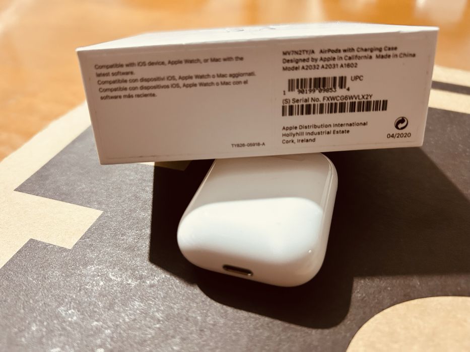 AirPods Apple with