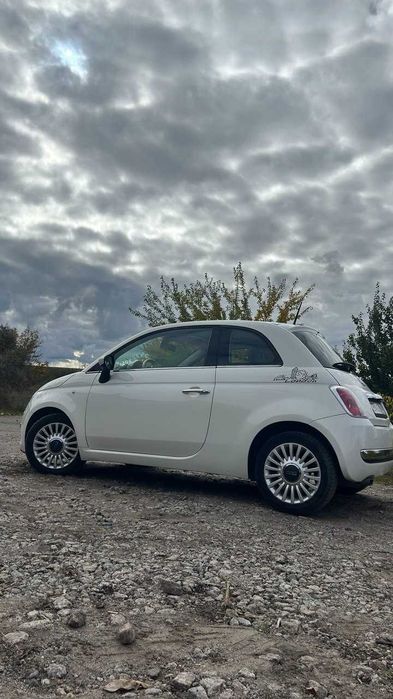 Автомобіль Фіат 500 хетчбек Fiat 500