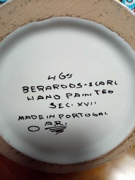 Lindo jarro decorativo  Pintado a mao  "Berardos" SCARL Séc. XVII