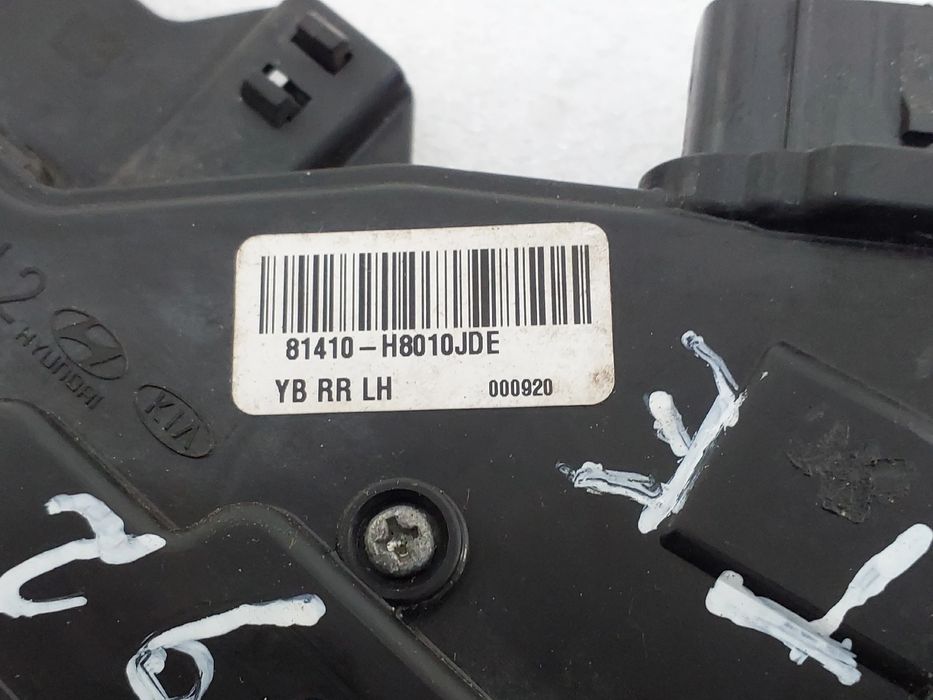 Fechadura / fecho porta trás esquerdo KIA Rio IV (YB)