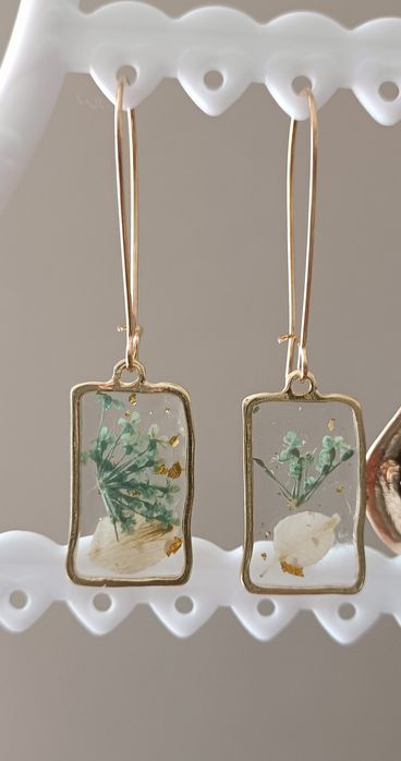 Brincos novos variados