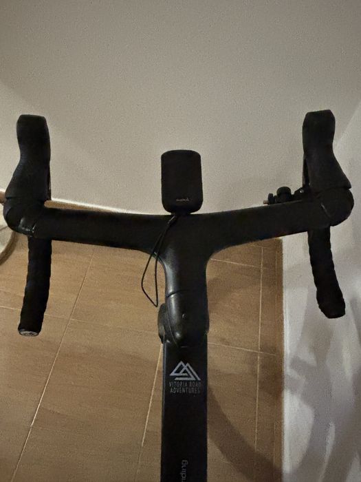 Bicicleta de Estrada Aero em Carbono + Garmin