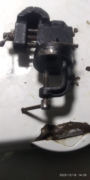 Тиски слесарные производства СССР.