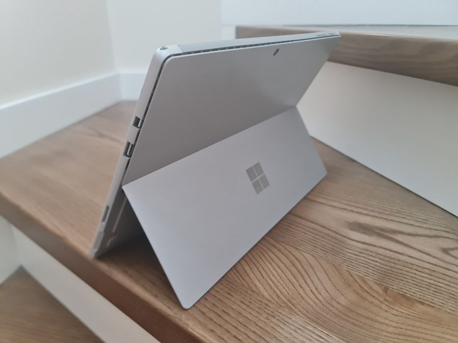 Microsoft Surface Pro 5 (2017) | Intel Core i7 | 8GB RAM