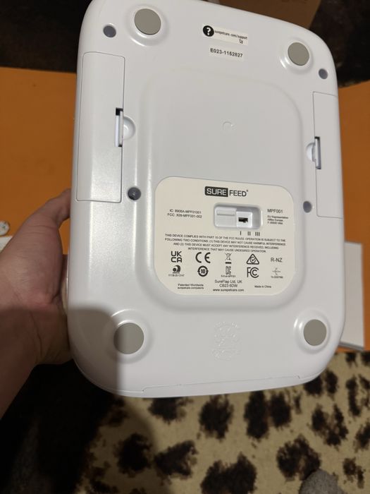 Автоматична годівниця для тварин Sure Petcare SureFeed з мікрочіпом