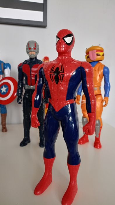 Figurki z Marvela wys 28cm