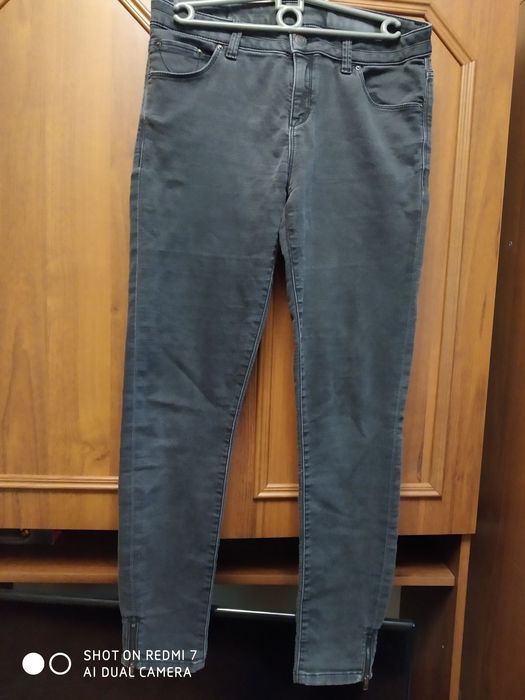 Спортивный костюм на весну,лето 50-52 размер и джинсы женские 50 р-р.