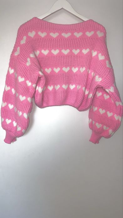 Nowy sweter w serduszka różowy