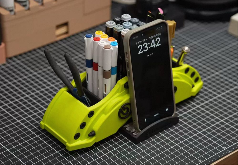 Suporte 3D em plastico, para canetas e telemovel