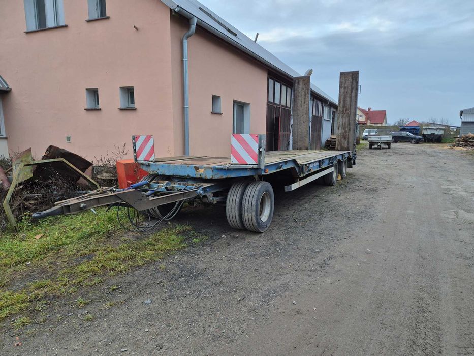 Przyczepa niskopodłogowa