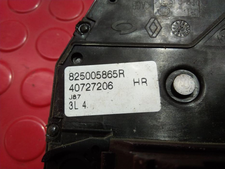 Fechadura / Fecho Porta Trás Direito 825005865R - RENAULT CAPTUR I