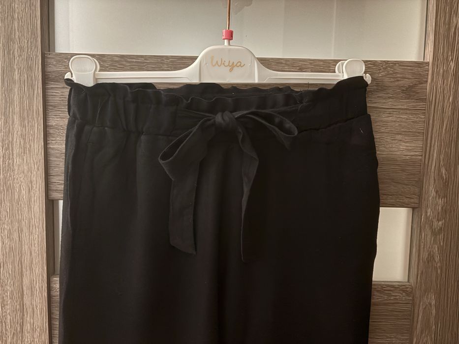 Czarne spodnie z wiskozy 100% Cubus XS