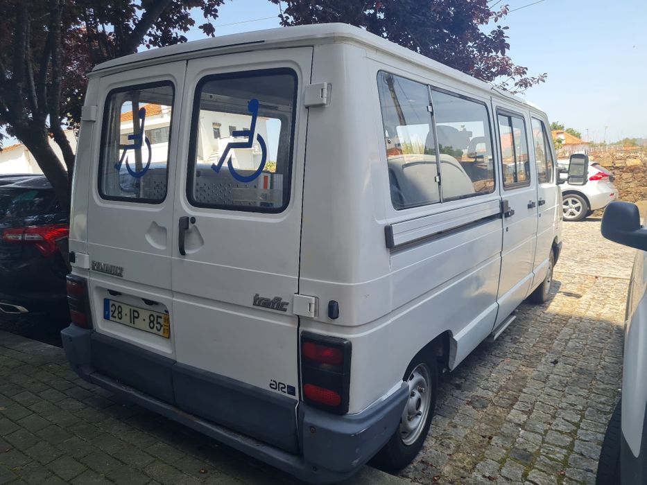 Carrinha adaptada para transporte de deficientes