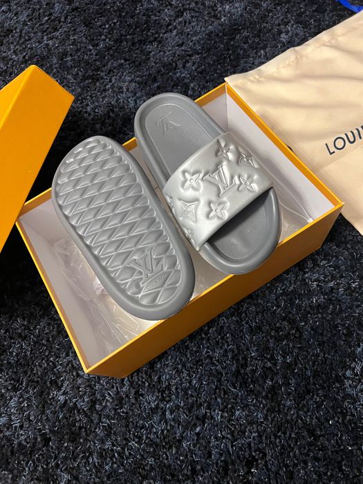 LV klapki waterfront mule wodoodporne szare srebrne