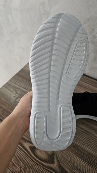 Кросівки  чорні 42 розмір