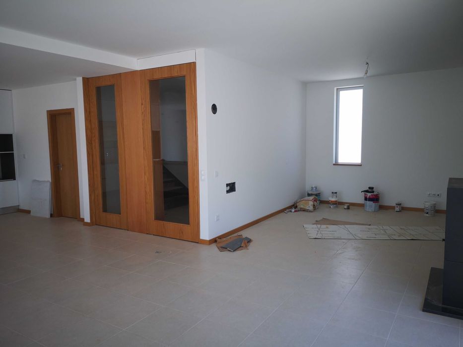 Moradia como nova T3, jardim, terraço, garagem situada em Santo Varão