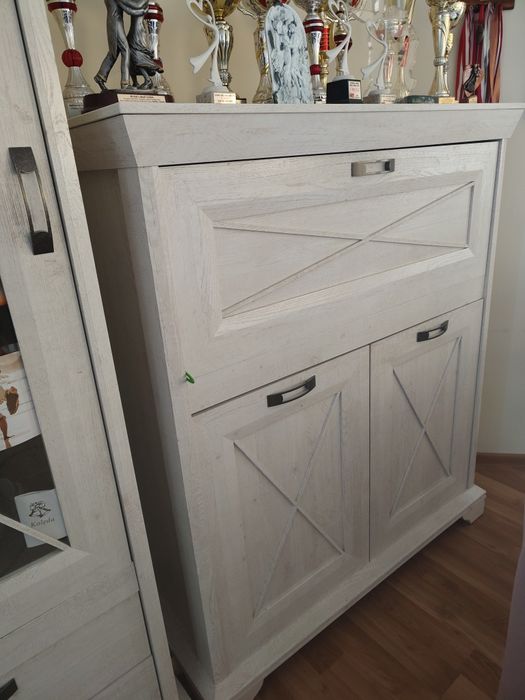 Komplet mebli w stylu prowansalskim