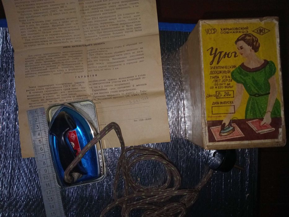 винтажный дорожный утюжок.