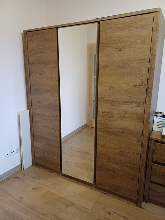 Meble: szafa, komoda i stolik nocny