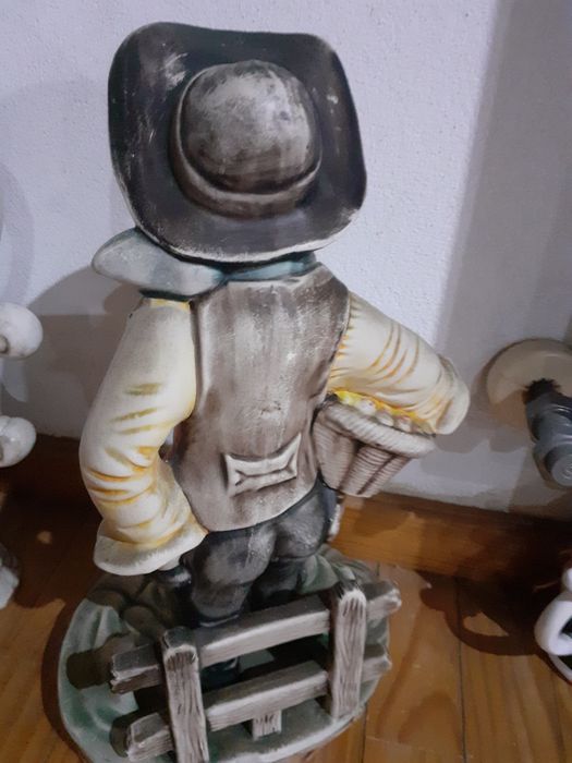 Figura decorativa 35cm alt.  impecável.