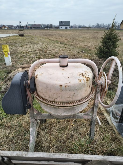 Mieszalnik bębnowy,  betoniarka.