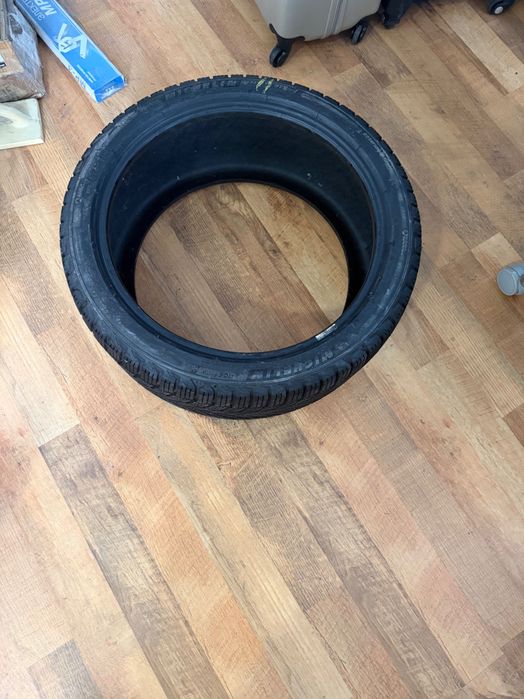 Мишелин 245/40r19 зимняя новая резина