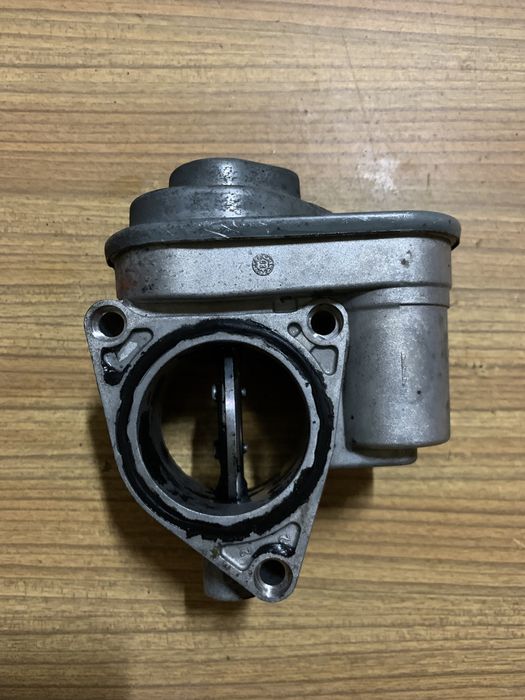 Дросільна заслонка 2.0 tdi BKD BKP 038138063G VW Skoda Audi