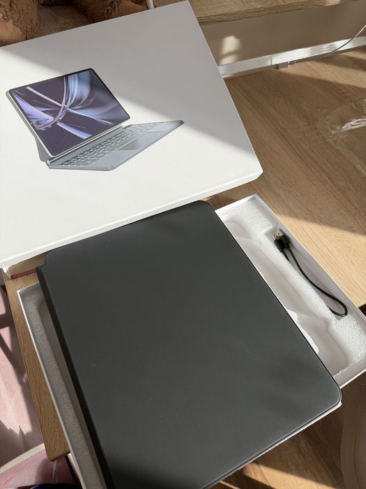 Клавіатура JADEMALL Magic Keyboard для iPad Air 13