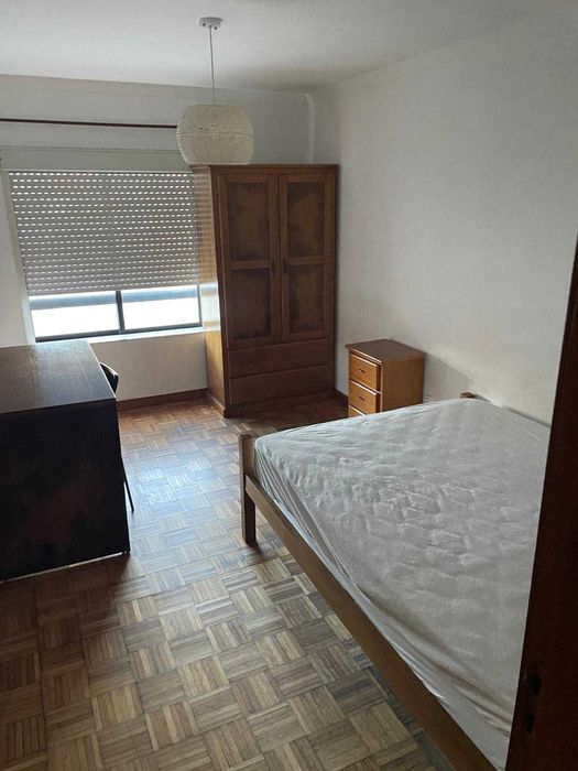 Quarto para casal , Aveiro perto de glicínias