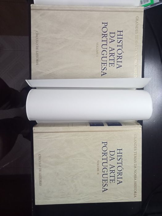 Vendo livros da história de arte portuguesa 3 volumes Urgente