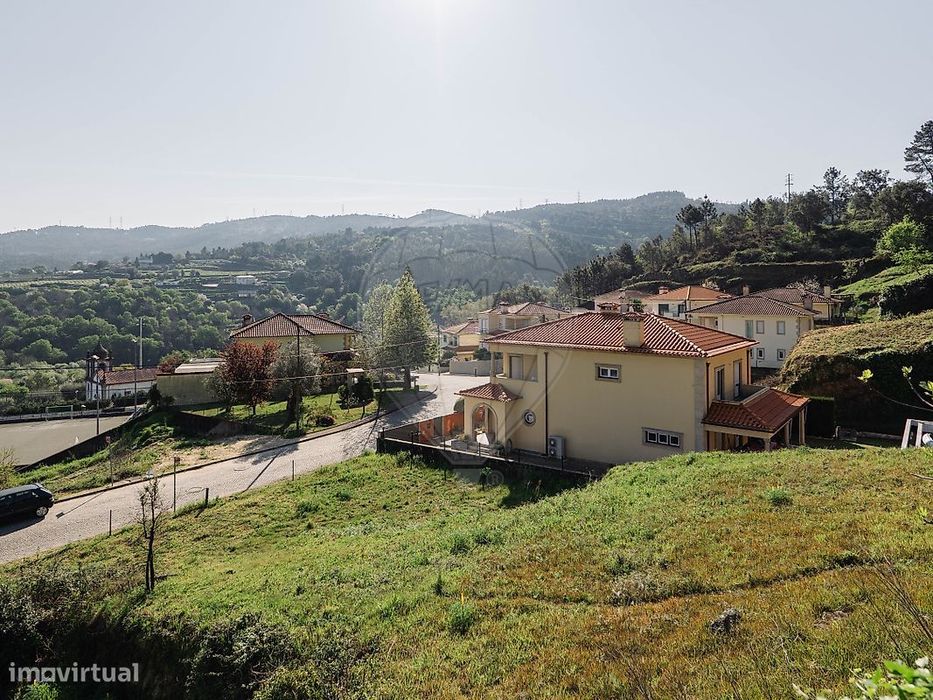 Terreno com 740m2 para construção moradia individual em Braga!
