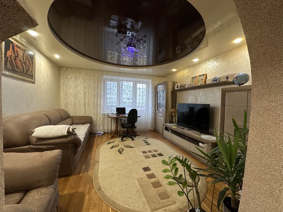 Продаж 3 кімнатноі квартири в цегляному будинку покращене планування