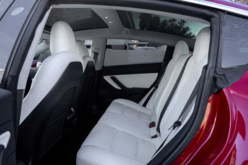 Tesla Model 3      2020