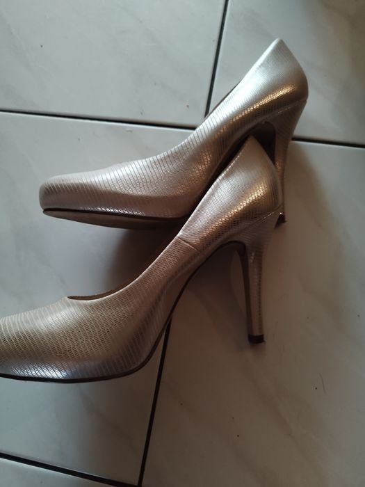Buty Szpilki perełki