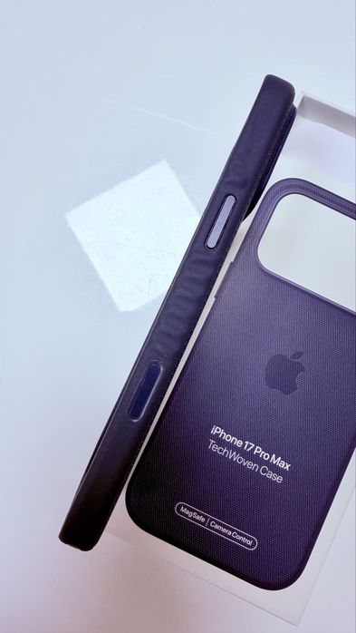 Capa iPhone 17 Pro Max TechWoven