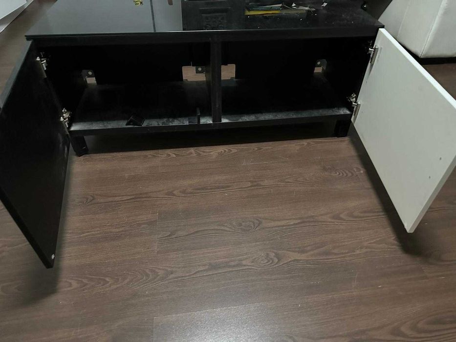 Movél televisão branco e preto