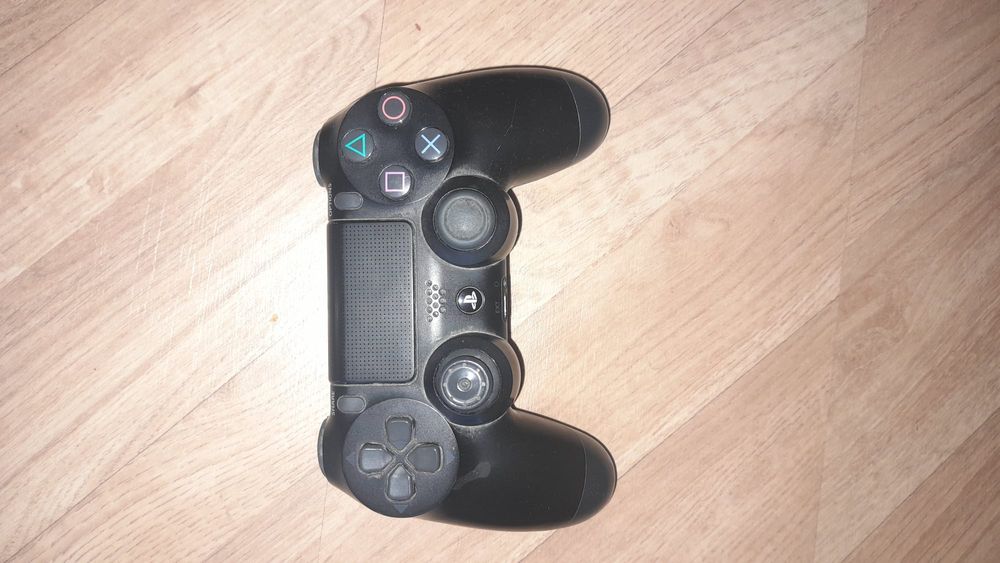 PlayStation 4 controller64297744061953120