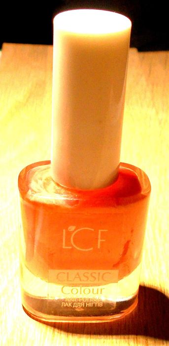 Лак для нігтів.колір-коралл