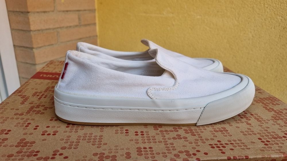 Кросівки кеди slip on Levi's, розмір 38
