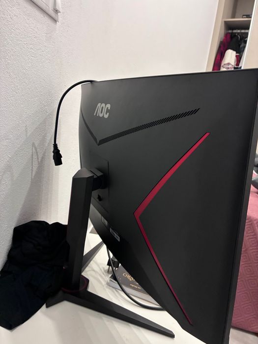 Monitor gamer AOC 31,5”, 0.5ms, 240HZ, como novo
