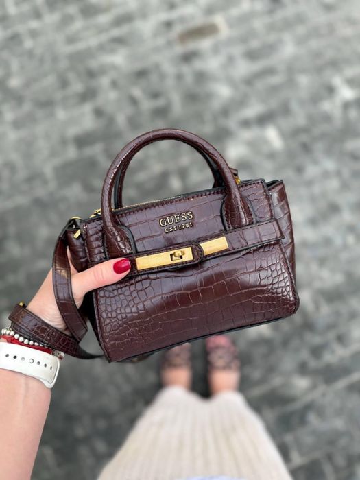 Сумочка Guess через плече