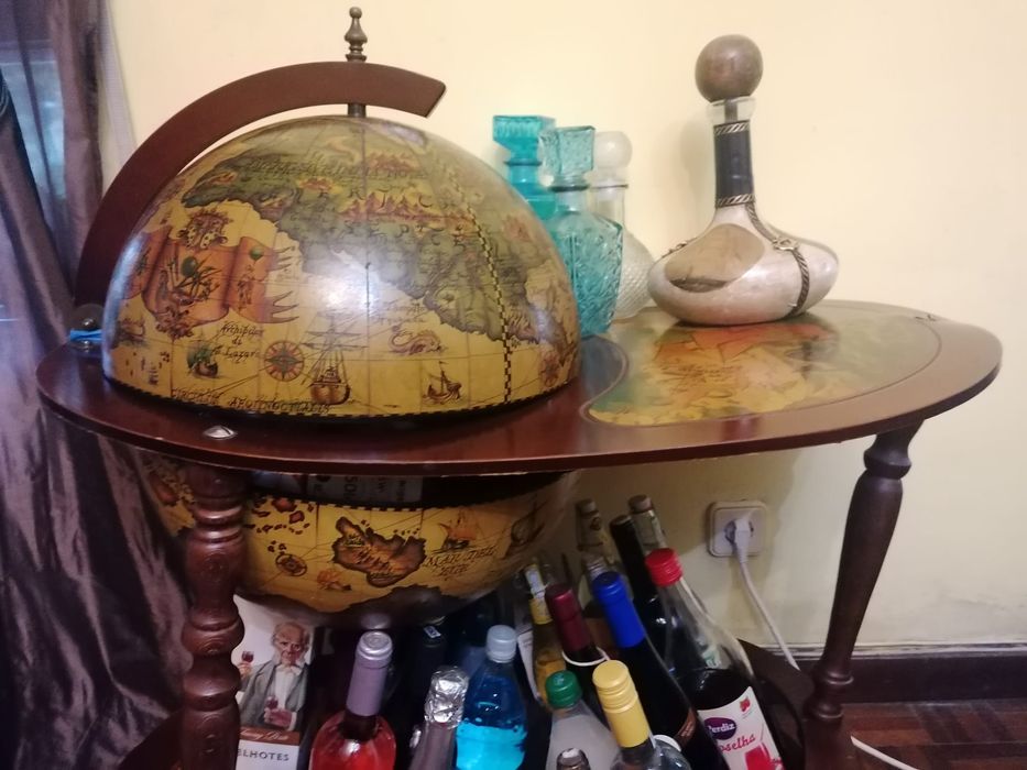Globo bar muito antigo