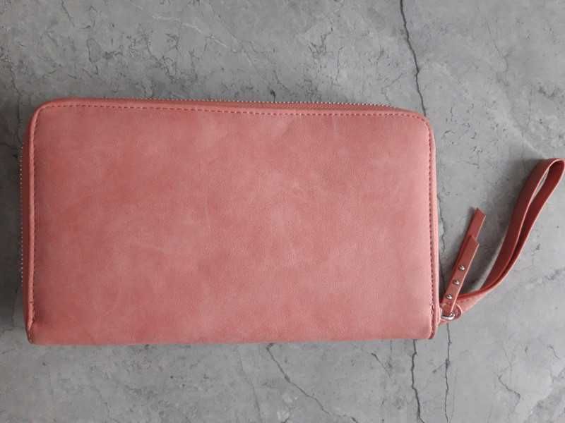 Różowa torebka kopertówka